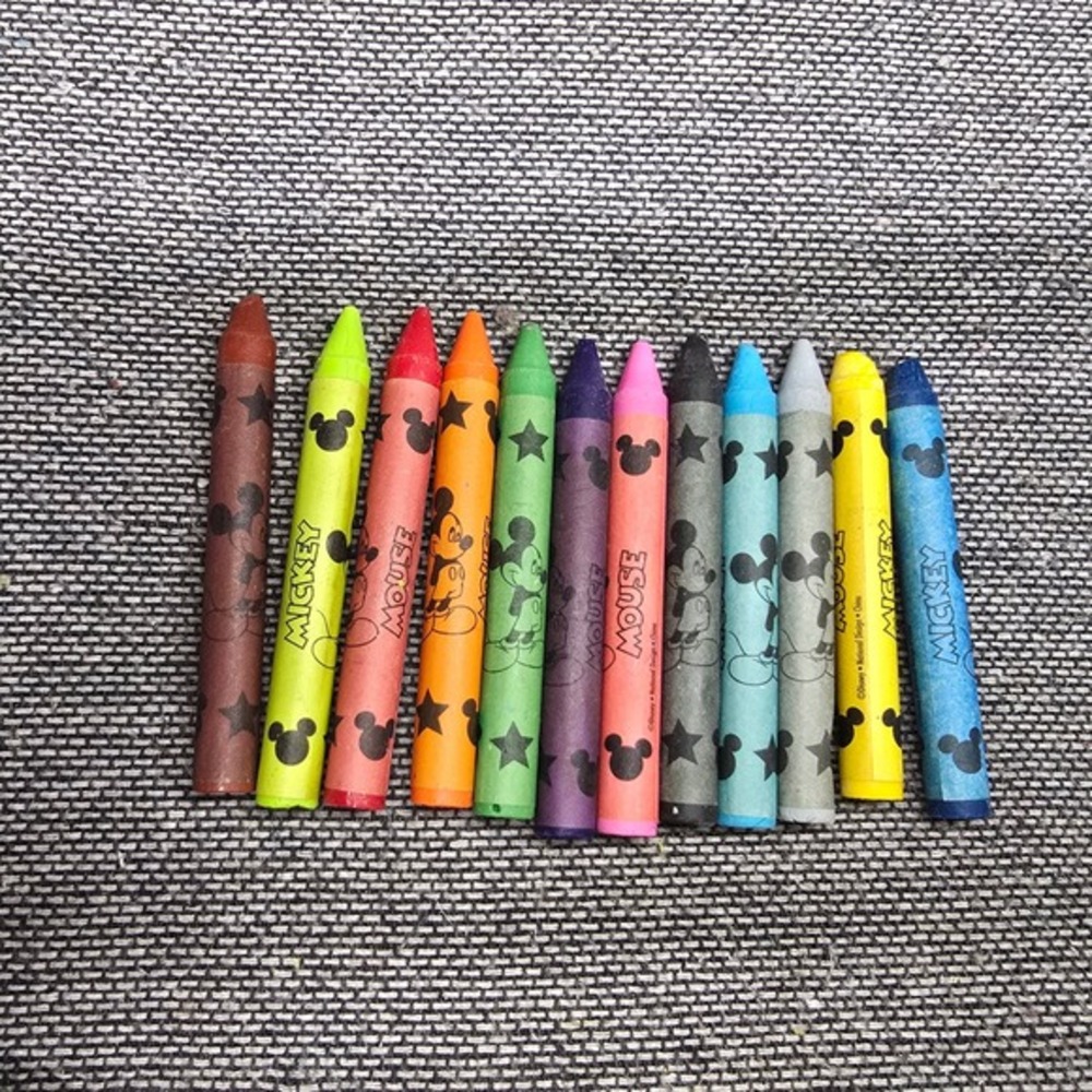 Disney World Mickey Mouse Crayons 12ct Multicolor Kids Art Supplies Pre-loved